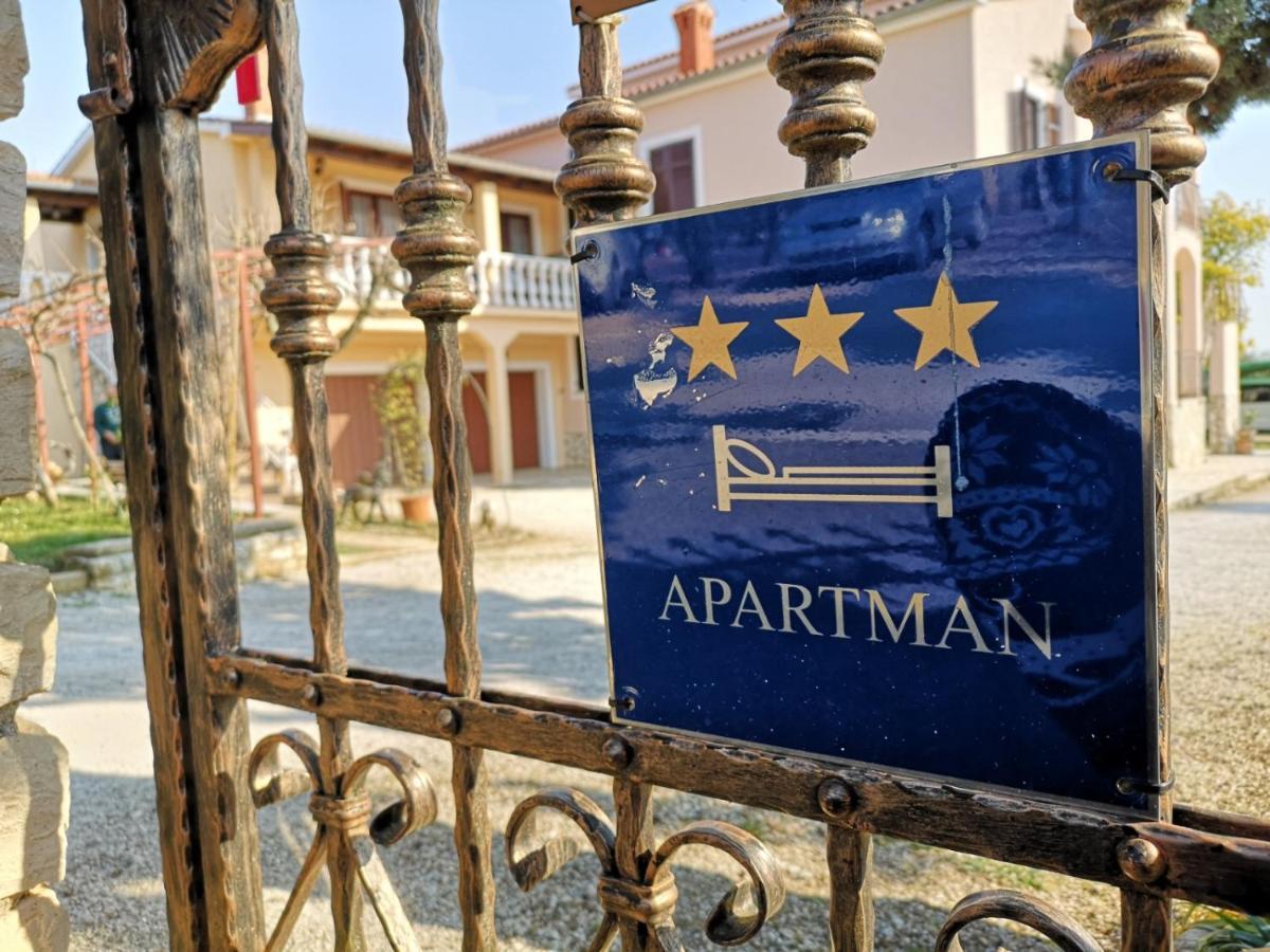 Apartment Poesia Пореч Екстериор снимка
